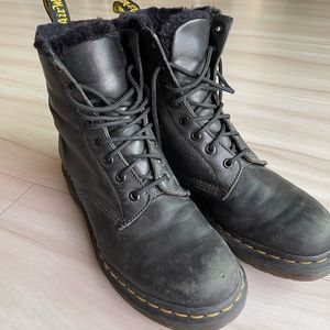 Dr martens fur lined boots sz 9